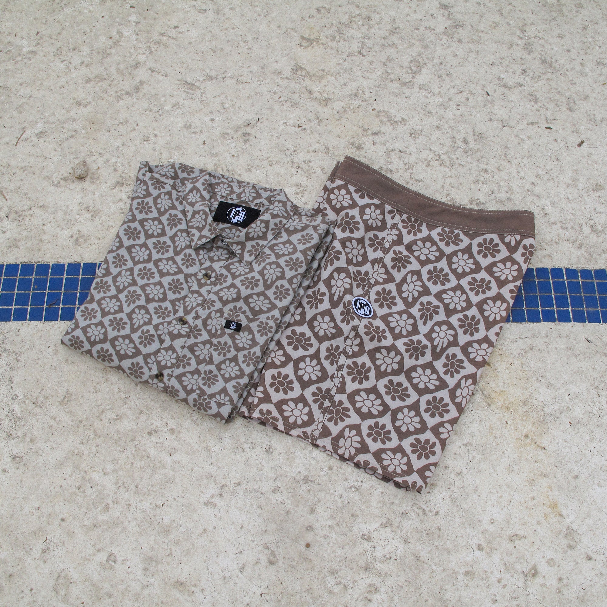 Flat lay of the IPD Rudy short sleeve woven shirt with a floral pattern.