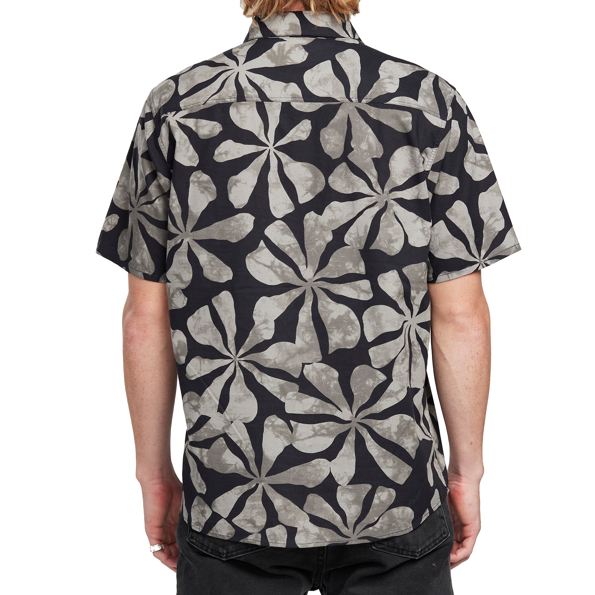 Back view of a man wearing the IPD Spinner short sleeve woven shirt with a black and gray floral pattern.