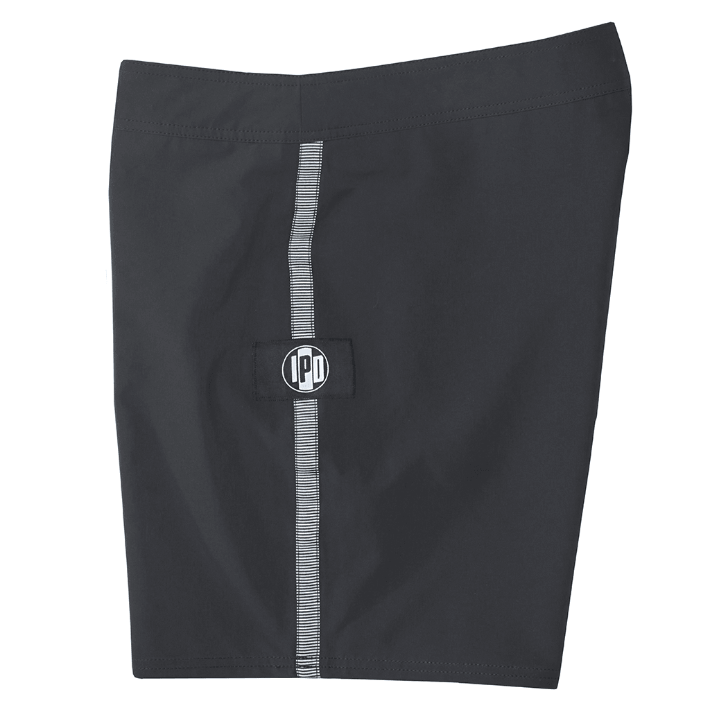 The B100 Chase boardshort features a 16” length and solid black coloring with a black and white striped side taping. It also has a waistband tie, side zipper pocket, and a black IPD logo patch halfway up the left leg taping.