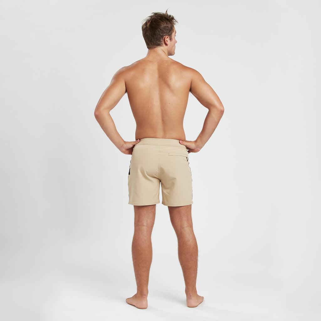 model wearing mens chase b100 16&quot; fit boardshort showing rear view with pocket on left side 