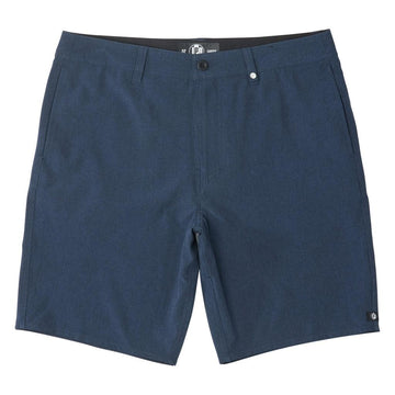 The Carter Hybrid features a 19” length in a classic walkshort silhouette in a waterproof fabric. The base color of the short is a heathered gray. The short also features belt loops, a zipper and button closure, two side pockets and two back pockets, and the signature smaller IPD flag label on the lower left leg.